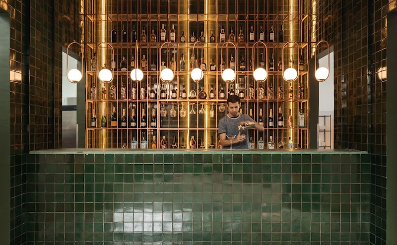 RESTAURANT & BAR
